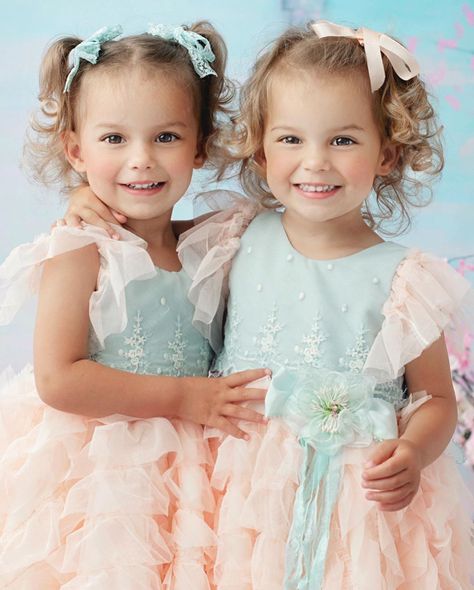 Crimson Rose, Stylish Kids Fashion, Taytum And Oakley, Dancer Pose, Twin Photos, Virtual Background, Twin Toddlers, Cute Twins, Most Beautiful Eyes