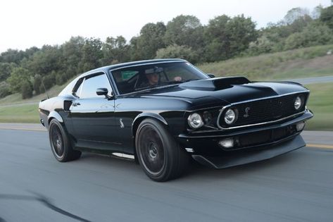 1969 Mustang Body on a 2014 GT500 Chassis? Yes Please! 90s Cars Aesthetic, 2014 Gt500, Cars Aesthetic Wallpaper, Style Retro 90s, 90s Cars, Mustang 1969, Ford Mustang 1969, Ford Mustang Shelby Cobra, 1969 Mustang