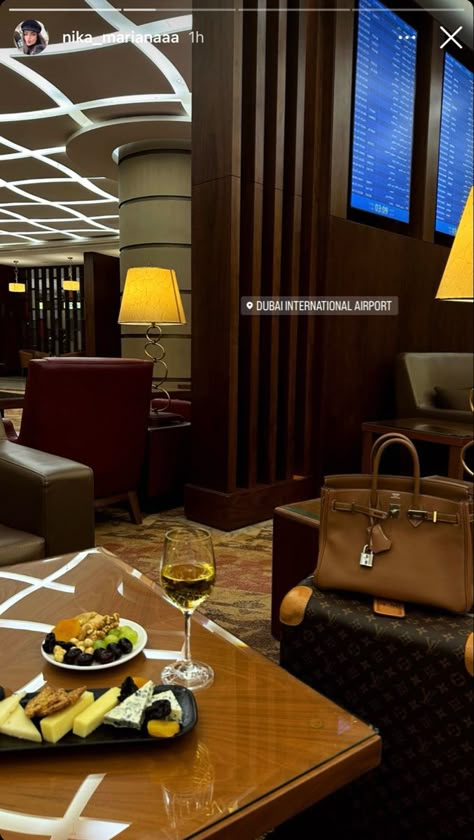 Airport Lounge Aesthetic, Lounge Airport, Singer Lifestyle, Public Transportation Design, Pr List, Lounge Aesthetic, Pr Unboxing, Airport Food, Maryam Nawaz