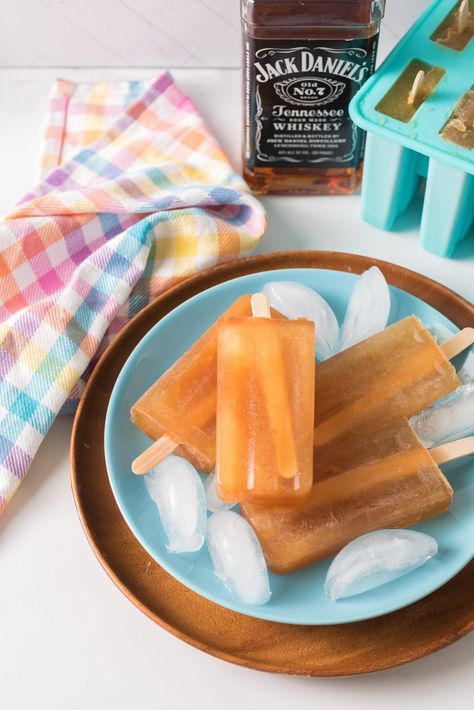 Boozy popsicles made with Sweet Tea and Lemonade with a kick of whiskey Sweet Tea And Lemonade, Tea Popsicles, Boozy Popsicles, Ice Pop Maker, Iced Tea Lemonade, Low Calorie Drinks, Homemade Popsicles, Arnold Palmer, Fresh Watermelon