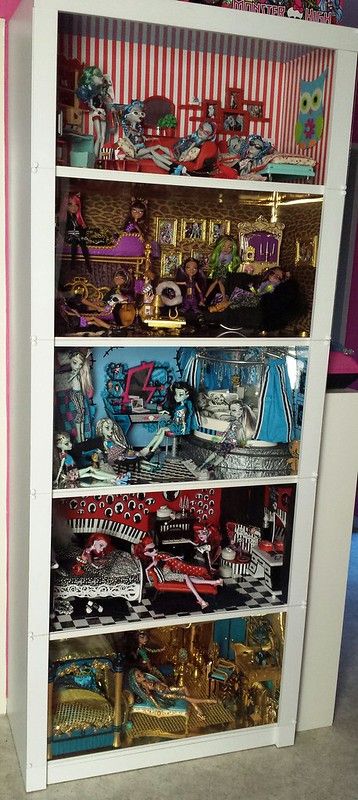 Monster High Doll Display Ideas, Monster High Furniture Diy, Monster High Collection Display, Monster High Dolls Collection, Monster High Shelf, Monster High Display, Monster High Doll Furniture, Monster High Diy, Monster High Doll Collection