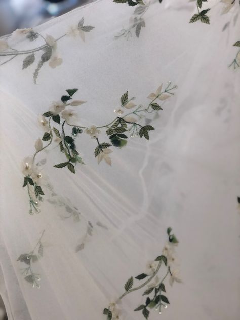 White And Green Wedding Veil, Veil With Green Embroidery, Wedding Dress With Green Accents, Cringy Wedding, Botanical Wedding Dress, Cottage Core Wedding, Unique Wedding Veils, Moodboard Images, Green Wedding Dresses