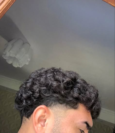 High Taper Curly Hair, Curly Drop Fade, Short Curly Taper, High Taper Fade Haircut Curly, High Taper Fade Curly Hair, Taper Fade Ondulado, Mid Taper Fade Haircut Curly, Low Drop Fade Curly Hair, Low Taper Fade Curly Hair