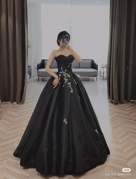 Straykids Shifting, Victorian Dress Aesthetic, Debut Gowns, Debut Dresses, Black Wedding Gowns, Black Ball Gown, Gowns Dresses Elegant, 파티 드레스, Exquisite Gowns