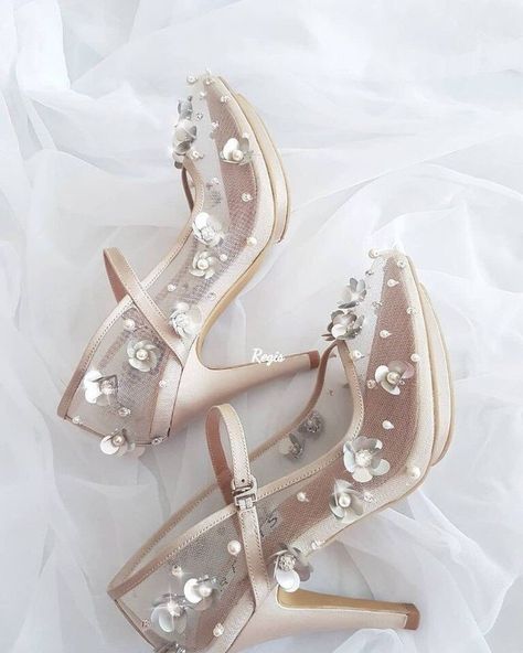 Fantasy Wedding Shoes, Fairy Heels Aesthetic, Coquette Quinceañera, Kasut Pengantin, Bridal Sandals Heels, Princess Heels, Shoes Heels Prom, Heels Design, Sandals Ideas