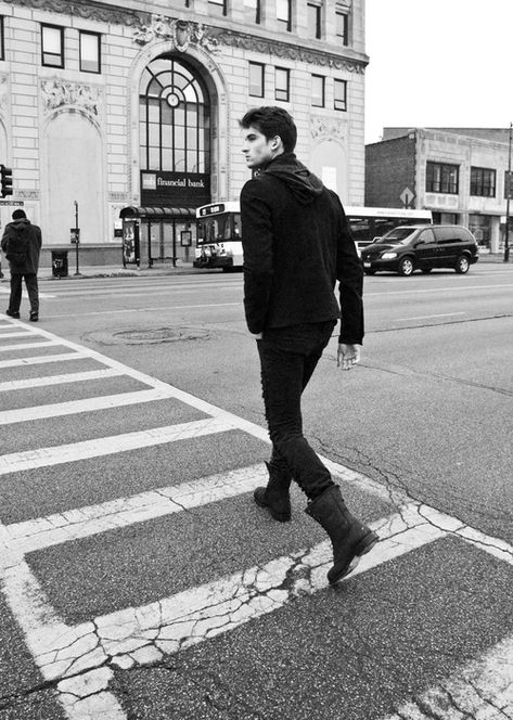 mens street fashion editorial of male model crossing street in Chicago, shot by Chicago and London based fashion photographer Petra Ford Male Portrait Poses, Weekend Mode, Mens Photoshoot Poses, Mens Fashion Illustration, Mens Fashion Editorial, Mens Fashion Casual Winter, Mens Fashion Blazer, Mens Fashion Business, Men Photoshoot