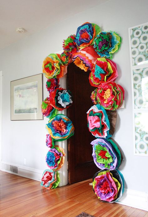 I made these for Cinco de Mayo.  They work great on a big scale like these or with just four sheets of tissue.  Super easy and really cute! Mexican Paper Flowers, Multicolor Wedding, Mexican Fiesta Party, Tissue Flowers, Tissue Pom Poms, Mexican Flowers, Fiesta Theme, Tissue Paper Pom Poms, Fiesta Decorations