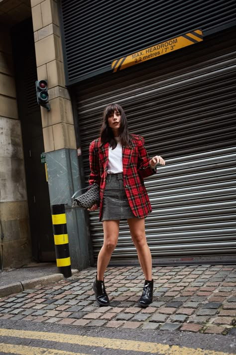 Red Tartan Blazer Outfit, Black Plaid Dress Outfit, Tartan Blazer Outfit, Outfits Rojos, Plaid Christmas Outfit, Plaid Blazer Outfit, Megan Ellaby, Happy December, Outfits To Recreate