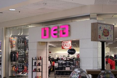 13 Essential Mall Stores That ’90s Girls Shopped Shockingly, some of this hasn’t changed. Deb Shop, Childhood Memories 80s, Childhood Aesthetic, Vintage Mall, Mall Stores, 90s Memories, 90s Girl, Clothing Shopping, Rave Clothing