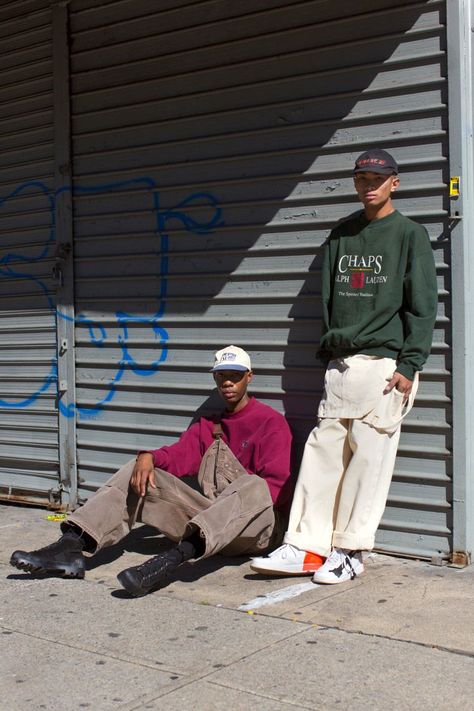 How To Wear ’90s Vintage Streetwear This Fall Streetwear Poses, 90s Vintage Streetwear, Streetwear Photoshoot, 90s Fashion Men, Vintage Hipster, Streetwear Mode, Retro Streetwear, Hipster Mens Fashion, Mens Fashion Streetwear