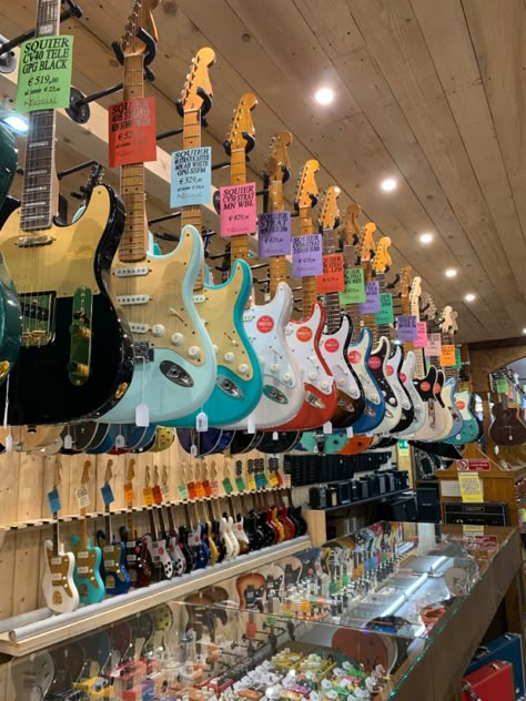 Guitar Store Aesthetic, Electric Guitar Collection, Music Astronaut, Electric Guitar Lessons, Guitar Aesthetic, Rockstar Aesthetic, Guitar Store, Guitar Obsession, Cool Electric Guitars