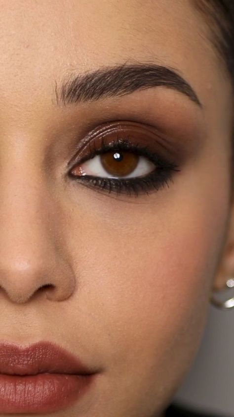 vincentford on Instagram: Melted Chocolate Smokey Eyes on @idkellx #brownsmokeyeye #makeuptutorial #chocolateeyes Chocolate Smokey Eye, Hot Chocolate Makeup, Chocolate Makeup Looks, Chocolate Brown Eyes, Montell Jordan, Chocolate Makeup, Eyeshadow For Brown Eyes, Smokey Eye For Brown Eyes, Dark Under Eye