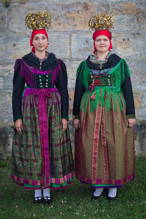 German Traditional Clothing, Folk Dresses, Traditional Costume, July 28, Folk Costume, Bavaria, Headdress, Traditional Outfits, Victorian Dress