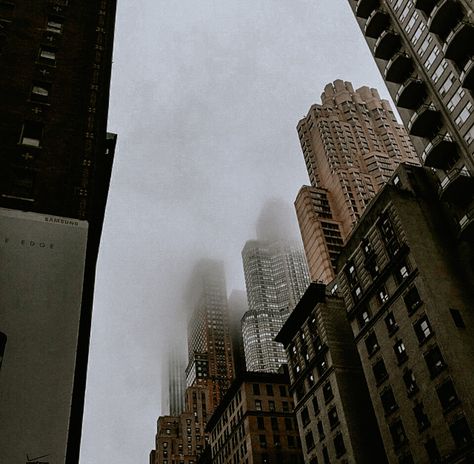 Modern Day Aesthetic, Nyc Dark Academia, Dark Academia Modern Aesthetic, Rainy Day In New York Aesthetic, New York Dark Academia, City Man Aesthetic, Grey Day Aesthetic, New York Academia Aesthetic, Dark Academia City Aesthetic