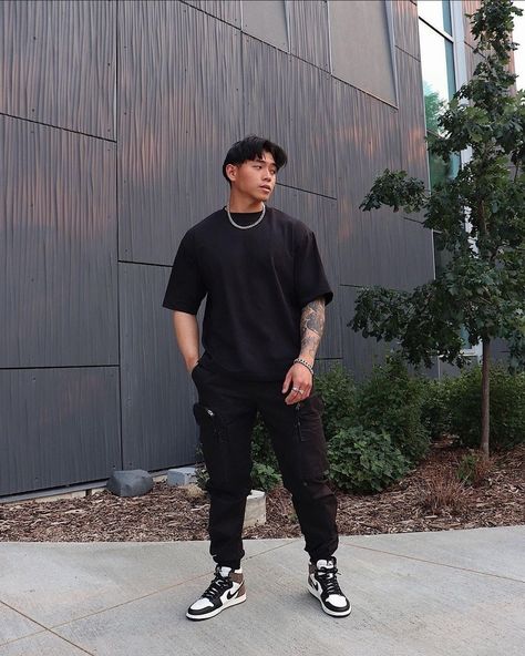 Men Black Sneakers Outfit, Jordan 1 Black Outfit, Black Jordans Outfit, Black Tee Outfit, Styles Man, Jordan 1 Outfit Men, Jordans Outfit For Men, Black Sneakers Outfit, Aesthetic Male Outfits