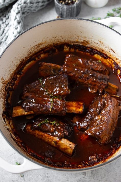 Tender juicy meat and caramelized onions make this recipe for Balsamic Braised Short Ribs perfect for a chilly evening. With just 20 minutes of hands on time, you can tackle the rest of your to-do list and enjoy this comforting and hearty dish a few hours later. Balsamic Short Ribs, Short Ribs Dutch Oven, Short Rib Recipes Oven, Ribs Recipe Oven, Short Rib Stew, Oven Beef Stew, Dutch Oven Beef, Braised Short Ribs Recipe, Braised Beef Short Ribs