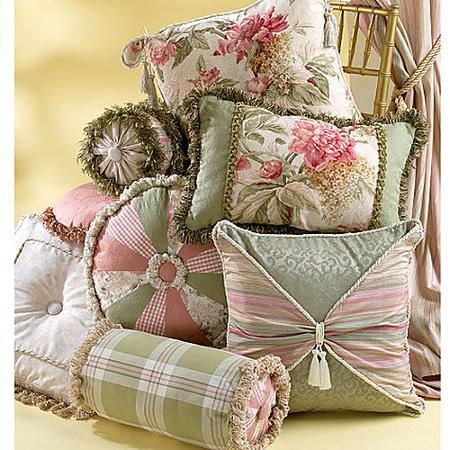 Pillows Sewing, Shabby Chic Decorating, Pillows And Blankets, Sewing Cushions, Shabby Chic Pillows, Bolster Pillows, Bantal Sofa, Cushions To Make, Shabby Chic Bedroom