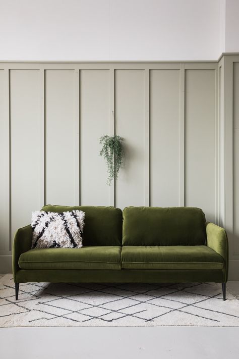 Sofa Arrangement, Room Furniture Design, Green Couch, Trending Paint Colors, Living Room Sofa Design, Green Sofa, Furniture Design Living Room, Living Room Green, Elegant Living Room