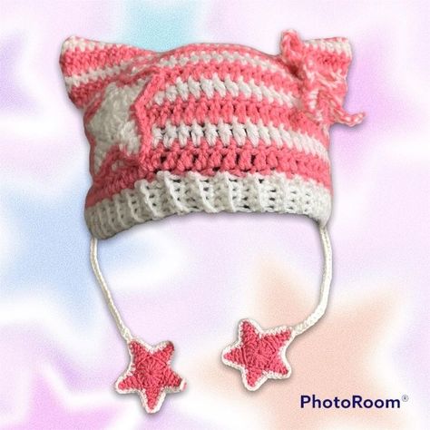 Kawaii Crochet Clothes, Cute Crochet Beanie, Crochet Hello Kitty, Kat Haken, Crochet Snail, Pastel Crochet, Hello Kitty Crochet, Cat Beanie, Crochet Clothing And Accessories