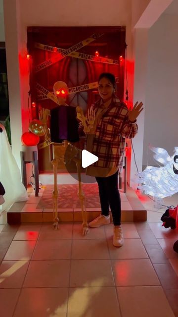 BELINDA REYES on Instagram: "4 tips de bajo costo para decoración de Halloween! #decor #halloween #tips #tip #hack #diy #halloweendecor #halloweenlife #halloweenvibes #decoracion #aprende #facil #decoracion #hacks" Halloween Tips, Decor Halloween, Halloween Ideas, Halloween Decor, Halloween, On Instagram, Instagram