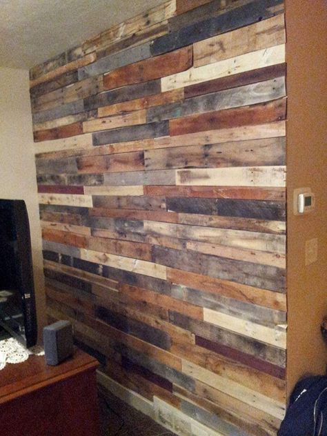 100+ Diy Pallet Wall Ideas For Your Apartment 567 Pallet Accent Wall, Pallet Wall Decor, Diy Pallet Wall, Diy Wood Wall, Pallet Walls, Wood Walls, Pallet Project, Diy Ceiling, Pallet Decor