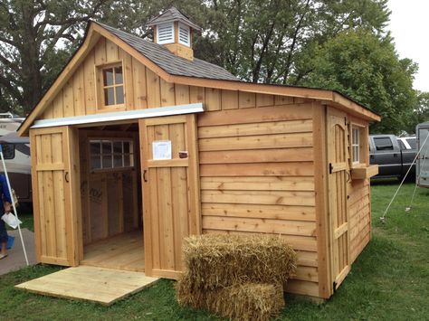 a tiny barn for my tiny horse! www.shedcraft.com Small Tack Shed, Small Animal Barn, Mini Horse Barn, Small Horse Barn Plans, Small Barn Plans, Chicken Backyard, Miniature Horse Barn, Small Horse Barn, Mini Donkeys