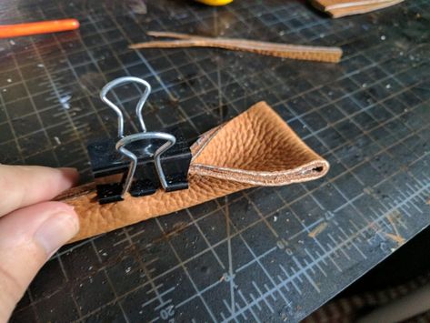 Leather Bag Ideas Handmade, Handbag Handles Ideas, Leather Handles Diy, Diy Bag Handles Ideas, Leather Bag Closure Ideas, Bag Handles Ideas, Leather Purse Diy, Diy Purse Handles, Diy Bag Handles