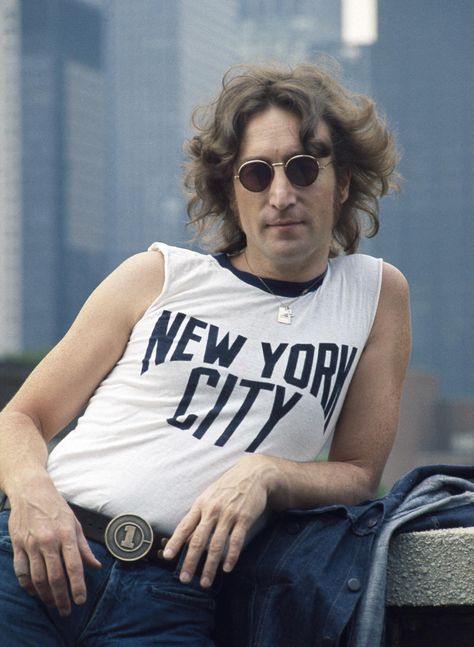 John Lennon's Famous New York City Shirt Shot: How an Iconic Portrait Began With a Photographer’s T-shirt Joey Ramone, John Lennon And Yoko, Imagine John Lennon, John Lennon Beatles, Yoko Ono, Frank Zappa, The Fab Four, Ringo Starr, George Harrison