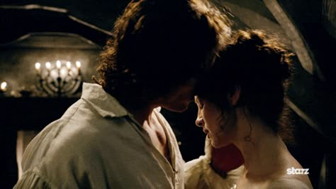 Outlander Gifs, Claire Outlander, Catriona Balfe, Outlander Wedding, Tobias Menzies, Outlander Characters, Outlander Claire, Outlander Season 1, Jamie Fraser Sam Heughan