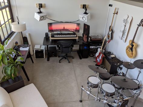 Living room or music studio? The choice was clear Music Room Ideas Aesthetic, Music Studio Inspiration, Music Studio In Living Room, Room Music Studio, Music And Gaming Room, Living Room Music Studio, Music Inspired Living Room Decor, Music Studio Apartment, Home Music Studio Decor