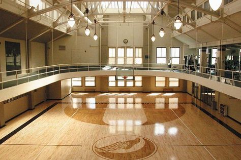 The historic Los Angeles Athletic Club was one of the first private membership athletic centers in the city. The sprawling 80,000-square-foot facility offers yoga, squash, and personal training, as well as a basketball court and an Olympic-size pool. Basketball Court Size, Home Basketball Court, Athletic Center, Luxury Gym, Indoor Basketball Court, Gym Room At Home, Home Gym Decor, Home Gym Design, Athletic Club