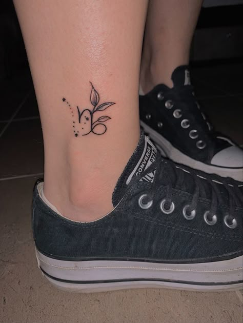 Pretty Capricorn Tattoo, Tatoos Woman Capricorn, Capricorn Minimalist Tattoo For Women, Tattoo Ideas For Capricorn, Capricorn Small Tattoo Ideas, Cute Capricorn Tattoo Ideas, Capricorn Ankle Tattoo, Capricorn Tatoos Ideas Women, Tattoo Zodiac Capricorn