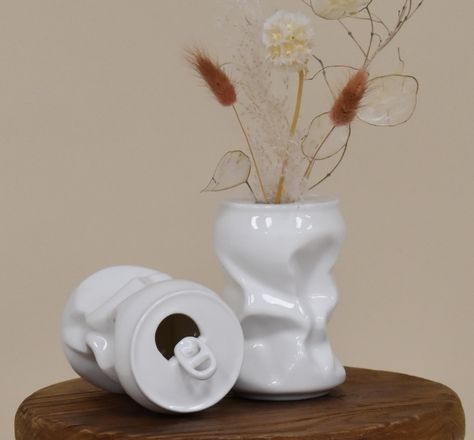 PRICES MAY VARY. ✔ CONVERSATION PIECE - This unique vase is sure to be a conversation starter. Whether your style is boho chic, quirky or modern, the Pop Can vase will surely add character to your home. ✔ VERSATILE - This vase is made of a high quality ceramic and has a gloss finish. It comes as a set of 2 and is the perfect size to be displayed together or separately. It makes for the perfect living room, kitchen, bathroom or office decor! ✔ PERFECT SMALL VASE - The Crushed Pop Can vase measure Creative Vase Ideas, Decorative Objects For Shelves, Small Vase Pottery, Unique Ceramic Projects, Unique Decor Pieces, Ceramic Room Decor, Small Boho Bathroom Ideas, Fun Vases, Quirky Ceramics