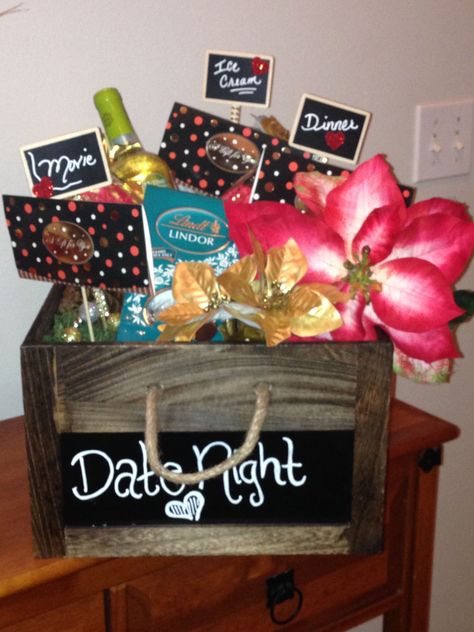 22 Of the Best Ideas for Date Night Gift Basket Ideas - Home Inspiration and Ideas | DIY Crafts | Quotes | Party Ideas Couple Gift Basket Ideas, Date Night Gift Basket, Couples Holidays, Date Night Basket, Movie Night Basket, Auction Gift Basket Ideas, Couples Birthday, Date Night Gift, Game Night Gift