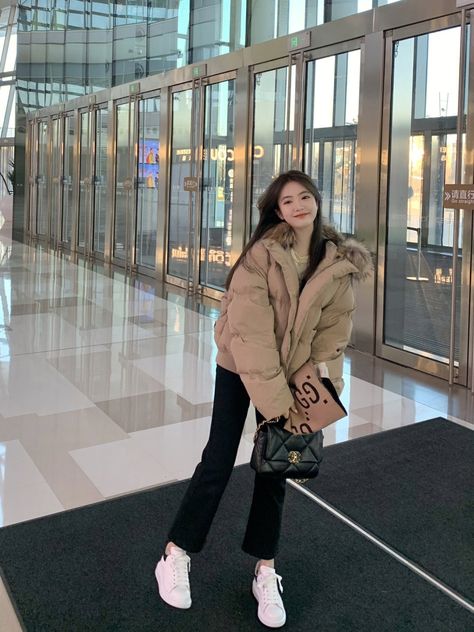 Korean Fashion For Winter, Winter Korean Outfits Street Style Women, Korean Outfit For Winter, South Korean Winter Outfits, Japan Ootd Winter Cute Outfits, Korean Girl Winter Outfit, Korean Jacket Outfit, Korean Fashion Winter Casual, Korean Casual Outfits Winter