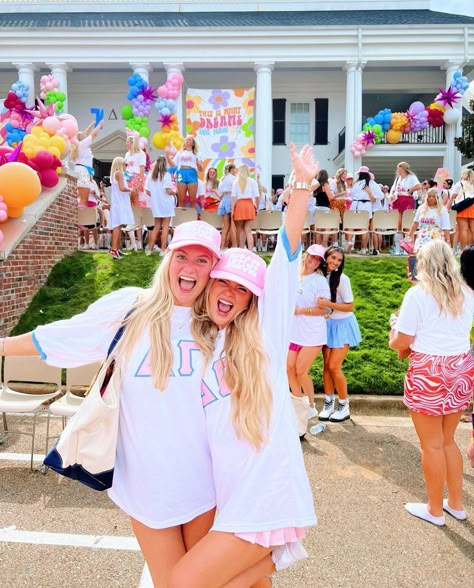 Social Media Vision Board, Sorority Aesthetic, Pics W Friends, Recruitment Marketing, Bid Day Ideas, Celebrate Yourself, The Best Version Of Myself, Sorority Bid Day, Sorority Rush