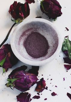 Make: DIY Rosebud Salve Blush | Free People Blog #freepeople Rosebud Salve, Homemade Makeup, Diy Kosmetik, Natural Beauty Diy, Diy Beauty Recipes, Diy Cosmetics, Diy Skincare, Natural Diy, Diy Body