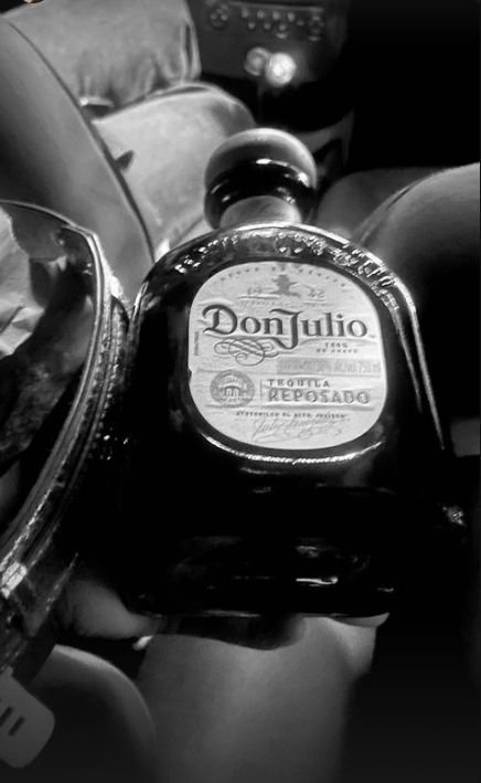 Don Julio Aesthetic, Don Julio Bottle, Liquor Aesthetic, Music Pfp, Don Julio Tequila, Alcoholic Drinks Pictures, Spam Post, Yummy Alcoholic Drinks, Summer 25