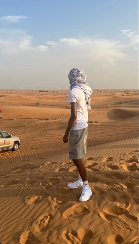 Desert Outfit Men, Dubai Desert Outfit, Desert Safari Outfit, Dubai Outfits Ideas, Egypt Outfits, Air Force 1 Outfit Men, Desert Outfit, Safari Outfit, Air Force 1 Outfit