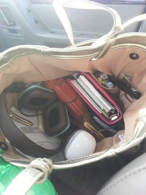 What's In My Backpack, Everyday Bag Essentials, What's In My Purse, Inside My Bag, Diy Backpack, Inside Bag, Purse Essentials, Handbag Essentials, What In My Bag