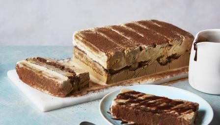 Coffee ice cream cake recipe Coffee Ice Cream Cake Recipe, Frozen Tiramisu, Coffee Ice Cream Cake, Cream Cake Recipe, Ice Cream Cake Recipe, Tim Tam, Ice Cream Cakes, Sorbet Recipes, Coffee Ice