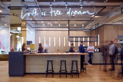 WeWork's Tips for Designing an Ideal Workspace | The Study Office Break Room, Office Pantry, Coworking Office, Modern Office Design, Workspace Design, Office Workspace, Break Room, Coworking Space, Restaurant Interior