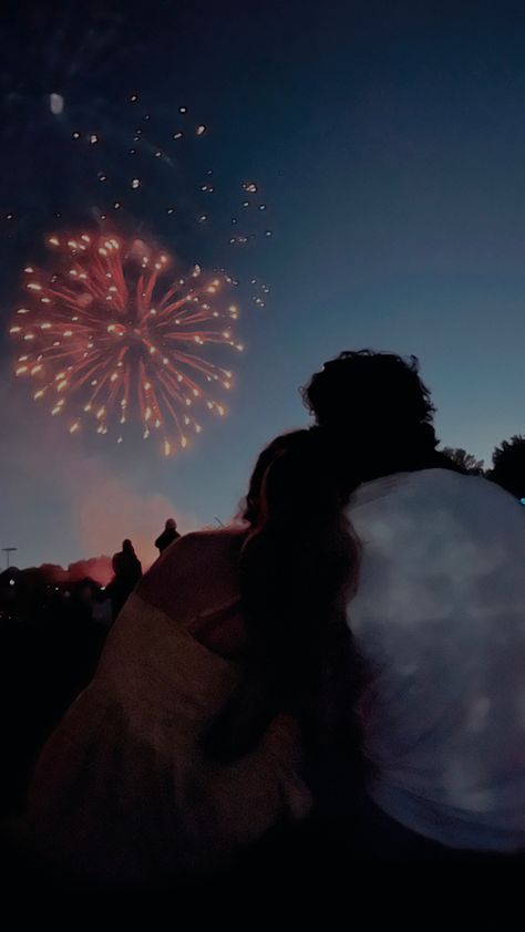 Couples Fireworks Pictures, Couple Under Fireworks, Stargazing Couple, Mens Photography, Holiday Couple, Fireworks Pictures, This Kind Of Love, Fire Works, Teenage Love