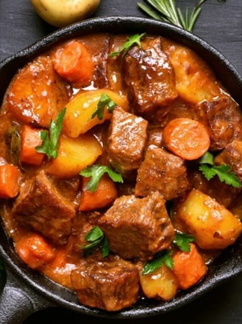 Beef stew Pioneer Women Beef Stew, Balanced Homemade Dog Food Recipe, Irish Beef Stew Recipe, Leftover Roast Beef Recipes, Cooking Stew Beef, Irish Beef Stew, Cook Dog Food, Roast Beef Recipes, Beef And Potatoes