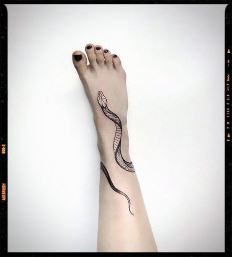 Snake Tattoos Snake Foot Tattoo, Mandala Foot Tattoo, Star Foot Tattoos, Butterfly Foot Tattoo, Foot Tattoo Ideas, Small Foot Tattoos, Shoulder Tats, Tattoos Infinity, Ankle Tattoos For Women