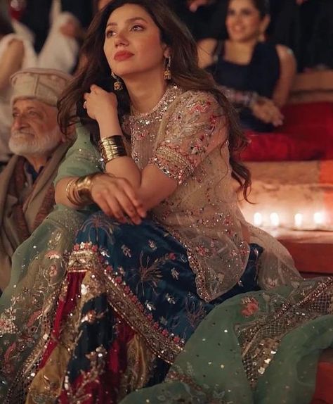 LAAM on Instagram: "Mahira Khan on her Qawali Night looks like a vision to behold 🥰 #LaamLoves" Mahira Khan Wedding, Mahira Khan Dresses, Desi Fits, Nikah Dress, Desi Aesthetics, Desi Wedding Dresses, Mahira Khan, Pakistani Fancy Dresses, Desi Fashion Casual