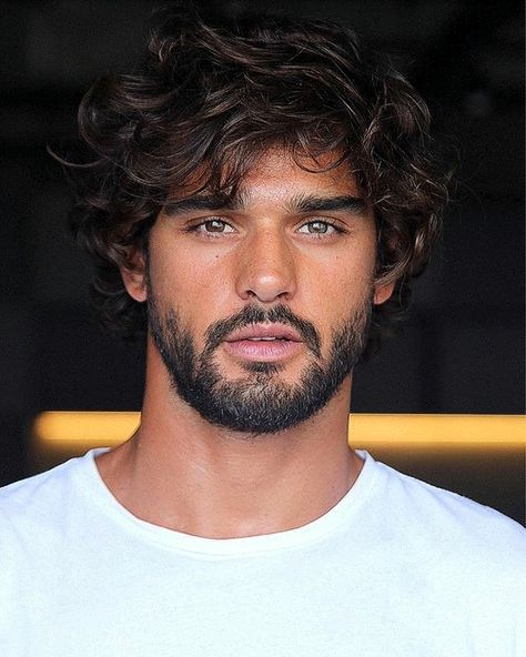 Marlon Teixeira Mens Facial Hair, Men Facial Hair, Cute Shoulder Length Haircuts, Facial Hair Styles, Men Facial, Hair Styles Ideas, Medium Short Haircuts, Wedge Haircut, Mens Facial