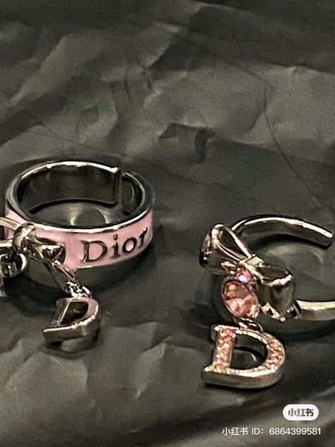 Mode Harajuku, Xoxo Jewelry, Girly Bracelets, Dope Jewelry Accessories, Rings Aesthetic, My Bags, Wrist Jewelry, Luxe Jewelry, Dior Jewelry