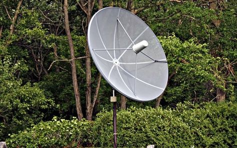 Old Satellite Dish Ideas Garden Art, Satellite Dish Antenna, Free Internet Tv, Radio Astronomy, Satellite Antenna, Tv Antennas, Free To Air, Ham Radio Antenna, Satellite Receiver