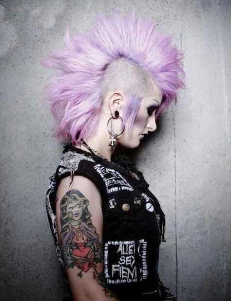 Deathrock Punk Mohawk, Punk Rock Girls, Mohawk Styles, Pastel Punk, Punk Culture, Punk Clothing, Lavender Hair, Punk Hair, Punk Rocker